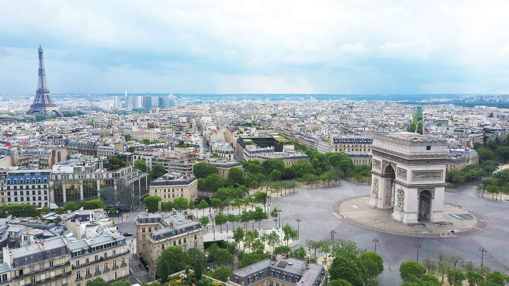 Vue aérienne de Paris en été