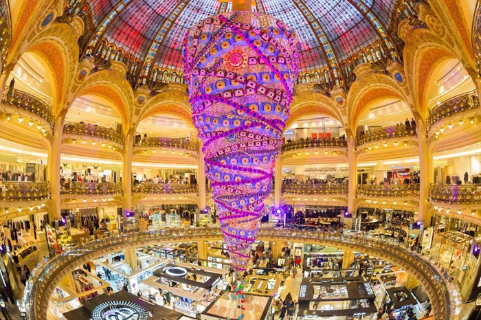 décoration de Noël sous la coupole des Galeries Lafayette