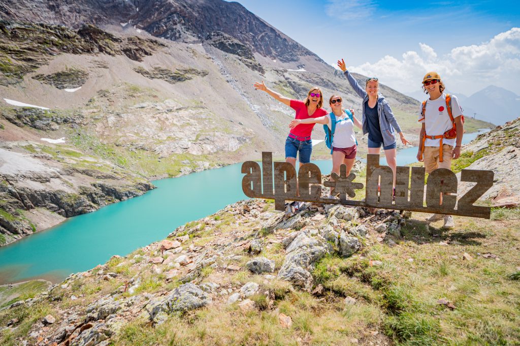 vue du sommet de la plus belle destination de vacances à la montagne