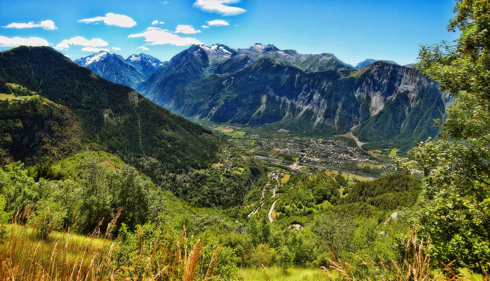 vue du sommet de la plus belle destination de vacances à la montagne