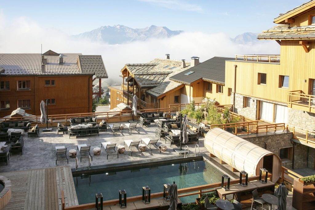 piscine de l'hotel alpe d'huez Grandes Rousses 5 étoiles pour une des plus belles destinations
