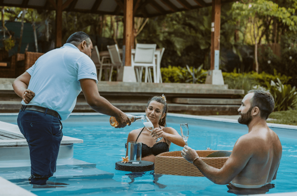 service dans piscine privée ile maurice