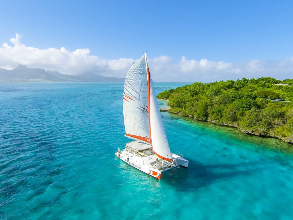 catamaran day trip seychelles